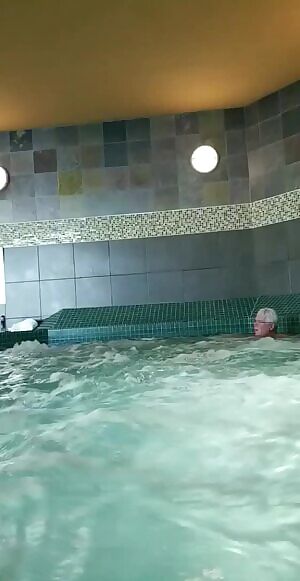 holdthemoan - In a public jacuzzi with strangers f/36