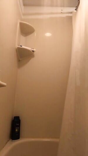 upvote if you love watching me get hard😍