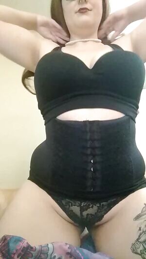 I decided to put on some sexy lingerie today. Take advantage of it before I go back to shark onesies 😂😂  + Vanilla friendly. Let's play!