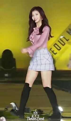 Twice - Bouncy Sana