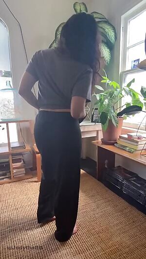 I hate my online classes so I’m gonna twerk instead😝