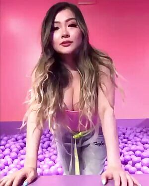 Busty Asian: Vicki Li