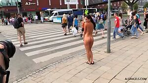 Kari knows exactly how to show off her best assets - 1