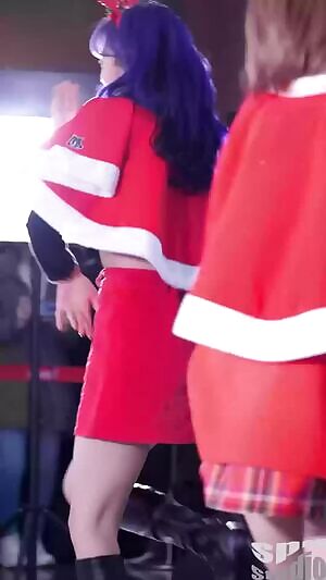 Dreamcatcher JiU's sexy little butt!