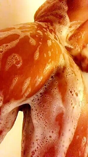 Foam waterfall on my ass 🛁