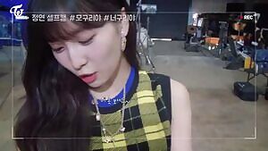 Momo scanned by Jeongyeon