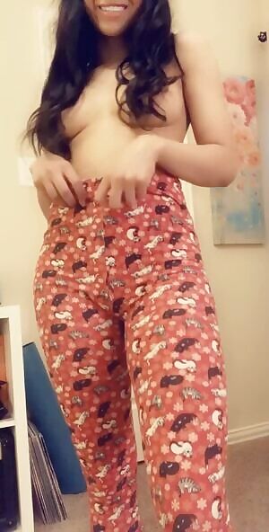 feeling so cozy in my kitty leggings 🥰