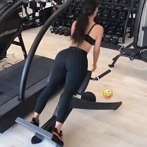 Kim Kardashian and her perfect ass that makes me cum fast
