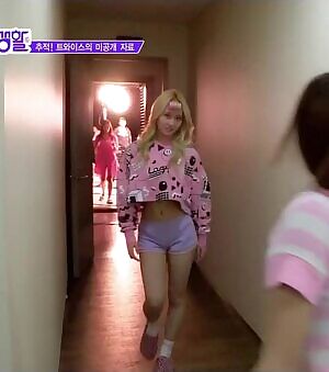 Twice - Momo
