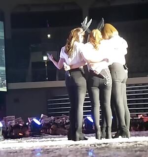 Apink - Eunji Taking Advantage of Bomi and Chorong