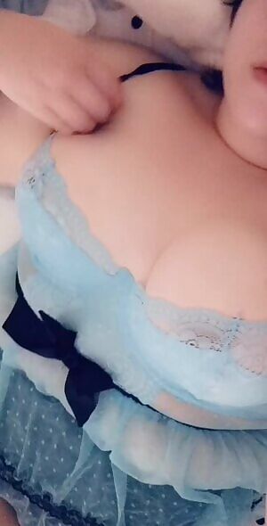 peek-a-boob