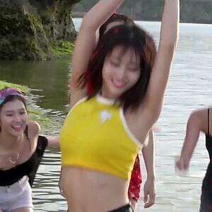 TWICE - Momo, Sana and Jihyo