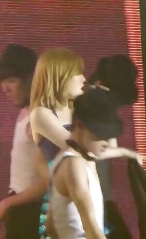 SNSD - Taeyeon belly porn and milk white skin in lingerie