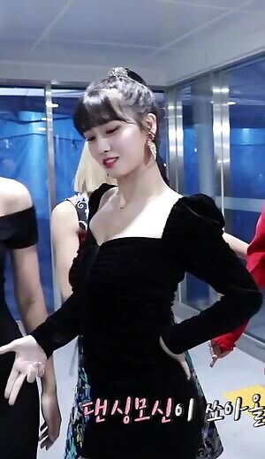 Twice - Momo