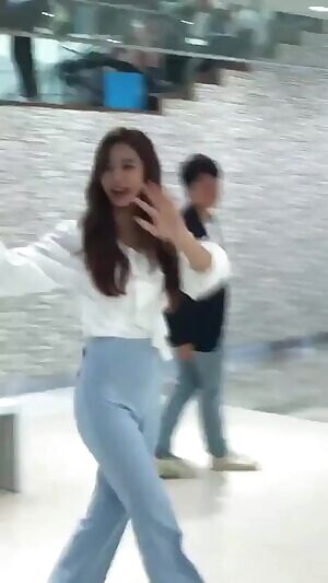 TWICE - Tzuyu and Momo