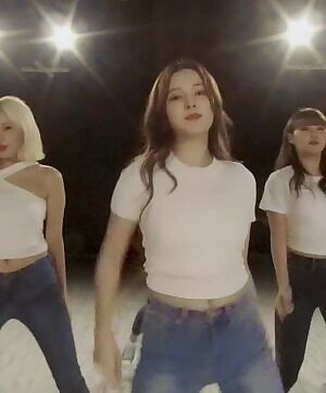 MOMOLAND - Nancy