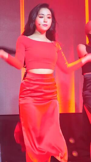 Dreamcatcher's Gahyeon is so magnificently sexy and seductive that I can barely take it. Those erotic expressions just make me want to cum so bad.