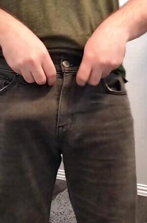 Watch me panic trying not to cum in my jeans 🥵💦