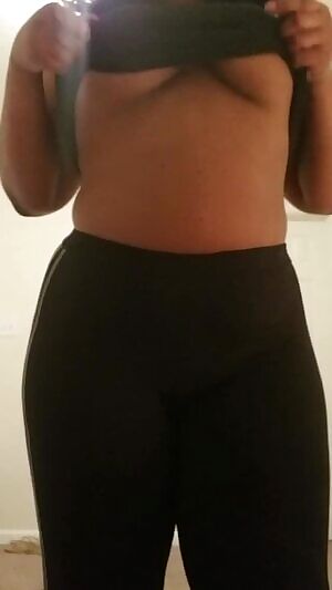 eaturing my tits, some subtle cameltoe, & of course, leggings