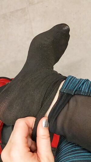 My feet are so sore after a work out💦