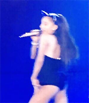 Lack of pixels can't stop her from wiggling her candy tush till my cock throbs <3