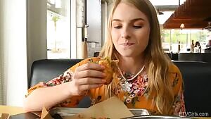 Hannah Hawthorne public flashing