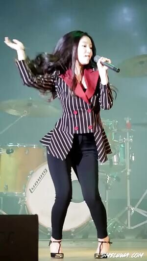 True Happiness is Watching Red Velvet Irene Jump Around in Tight Black Pants and High Heels @60fps