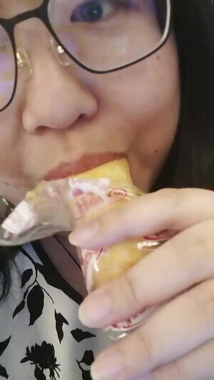 First bite into Twinkies