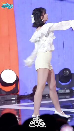 Twice - Momo