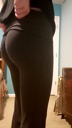 Oh no! i've ripped my pants..🤭