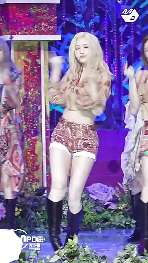 TWICE - Momo