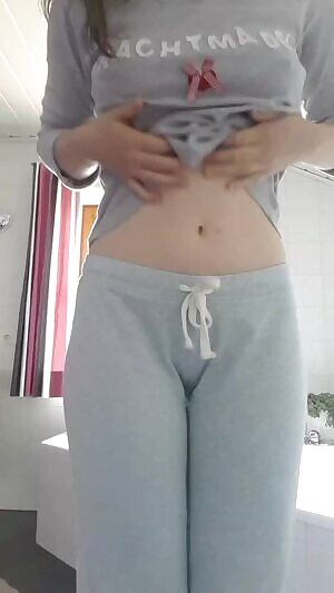 A bit o a strip, a bit of a tease~