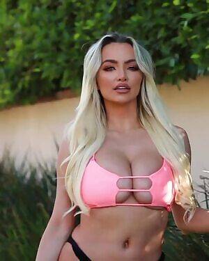Lindsey Pelas