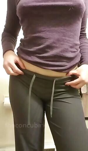 I can squeeze my gaped asshole closed then open it even bigger