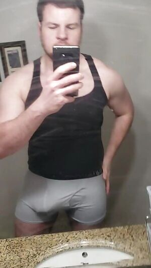 6'5...18 size shoe... 18in arms... You could say I am fun sized :)