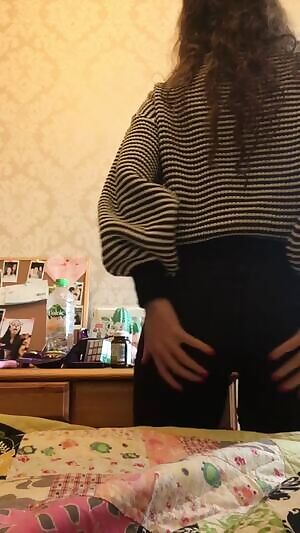 even the fluff on my jumper wants to touch my ass