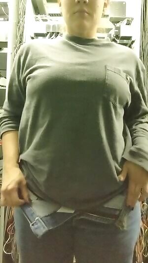 I'm usually pretty insecure and hide my body but this is kinda un 😄 more peek-a-boo at work🙈