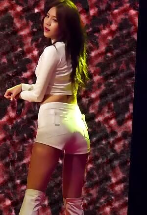 AOA - Hyejeong's Nice White Outfit