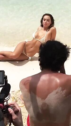 Alexis Ren