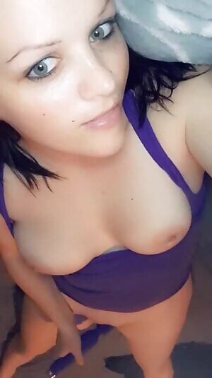 Playing with my toy, partial cumming video, it cut of at the best part, stupid phone 😈