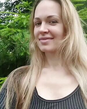 Long Tongue Skills 😛😝😜