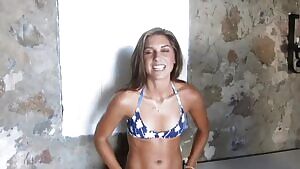 Don't know what's more flawless, Alex Morgan's face or abs
