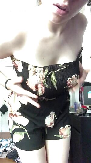Bouncing in my new outit