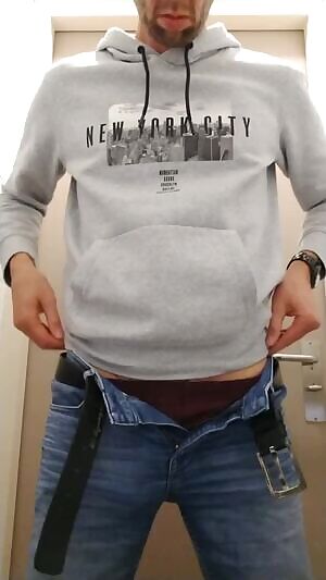 New Dad on the block! 38M4F. Hi to all you beautiful Redditors! 🙈