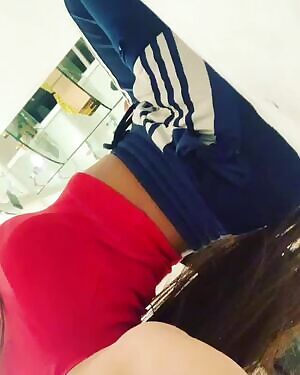 Poonam panday showing long hair