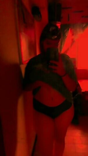 being naughty at my friend's house😋