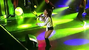 Ariana Grandes tight ass