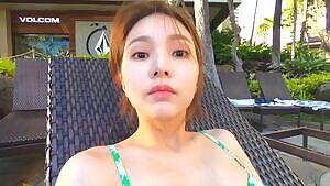 Jei showcases her body