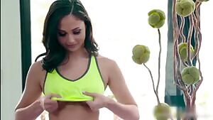 Yoga top: off!
