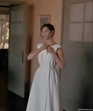 Mathilda May in Toutes peines confondues, 1992